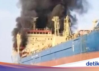 US-Israel reply, Iran attacks Kuwaiti oil tanker at Dubai Port